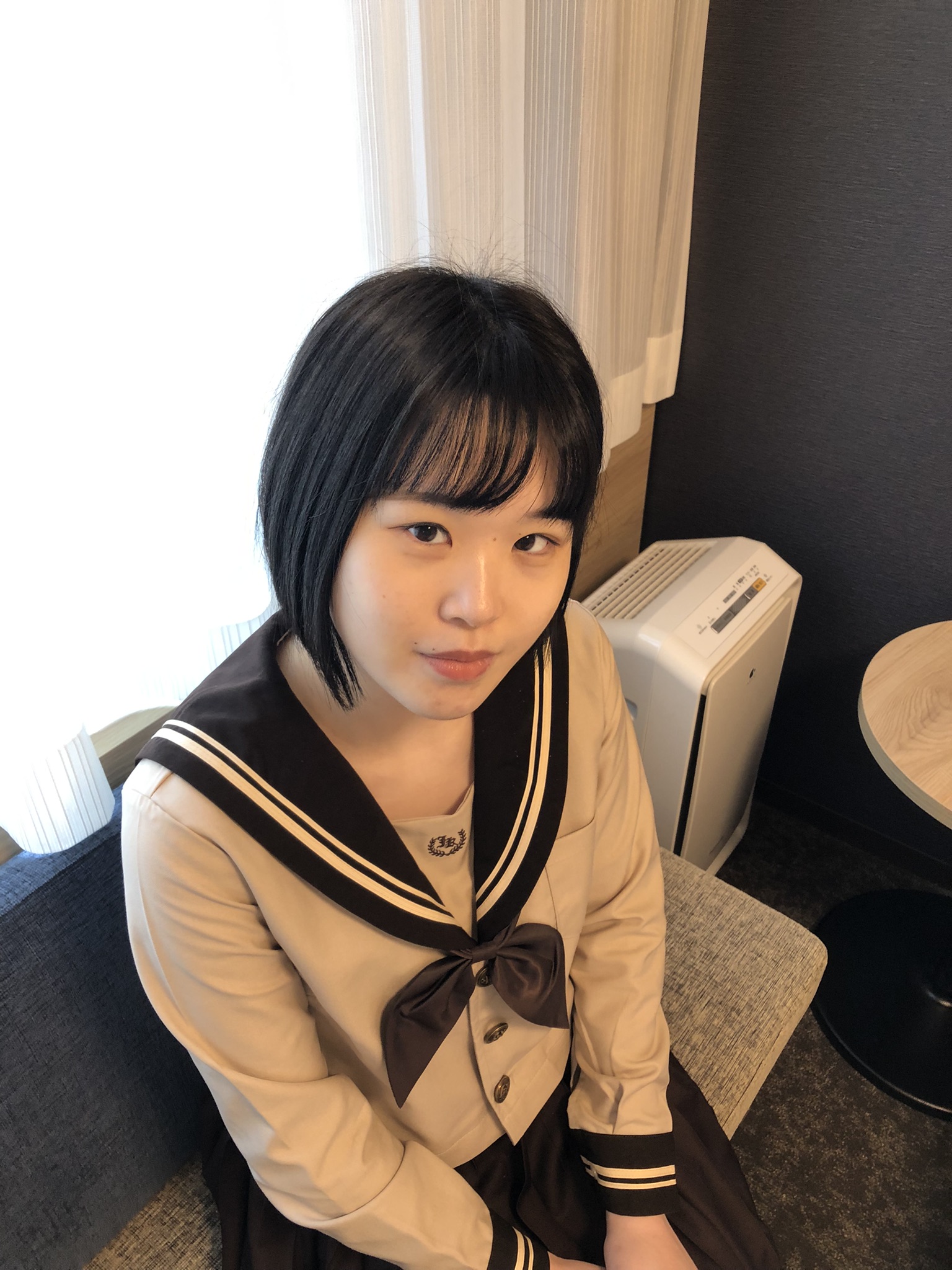 ［個撮］彼氏持ちアイドル「モモ」ちゃん。相談乗るふりしてホテルに連行、そのままネタにしてハメ撮りしました。敏感すぎて潮吹き！連続イクイク祭り！！ 同人動画